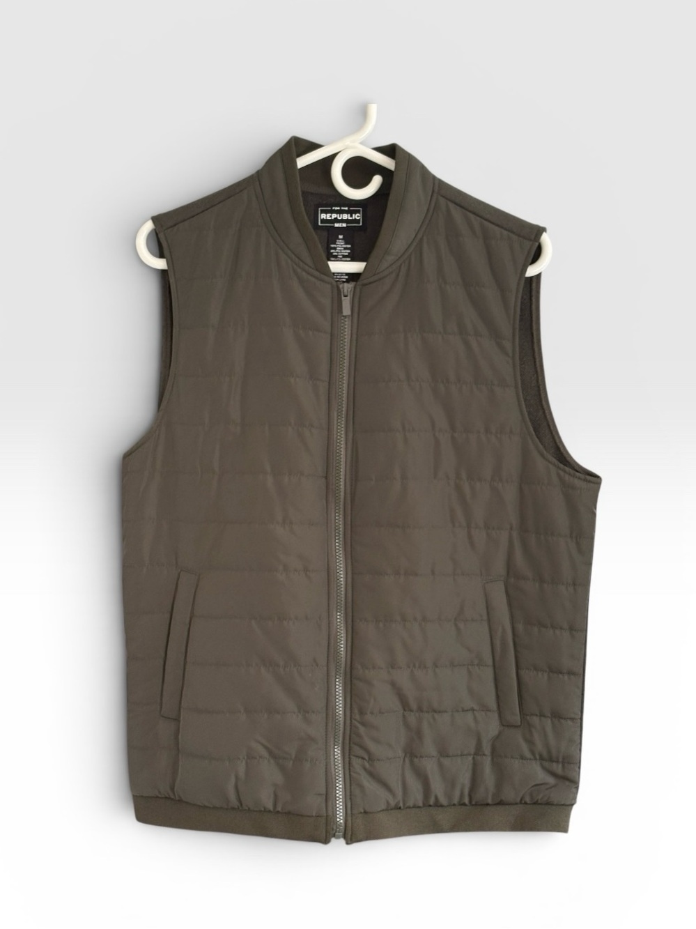 For the Republic Mens Olive Green Lightweight Vest Size Medium